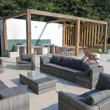 Вилла La Saint Leger - 12 Personnes Jardin Et Piscine Chauffee La Lande-Saint-Leger